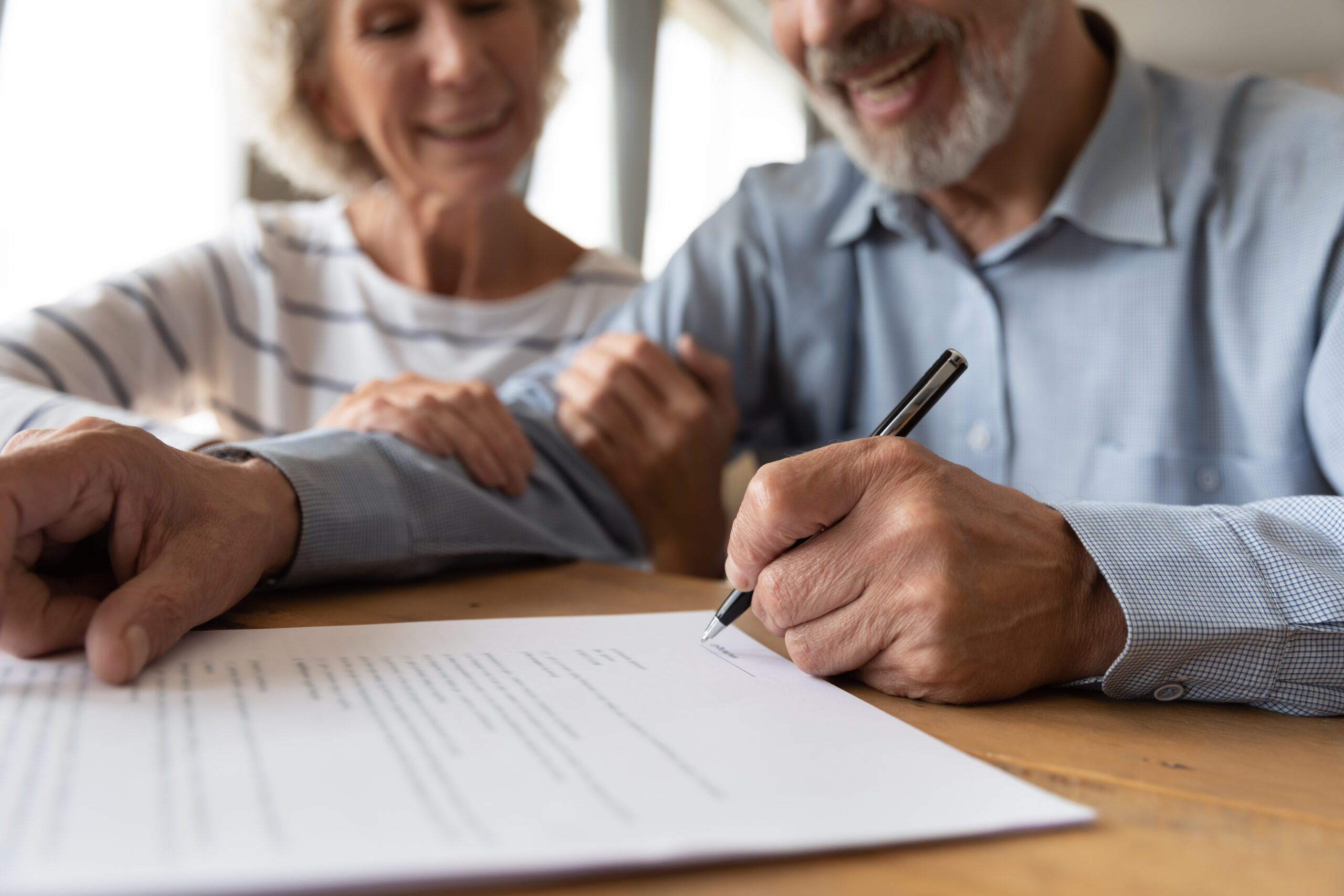 Free legal advice on lasting power of attorney - elderly man woman signing document